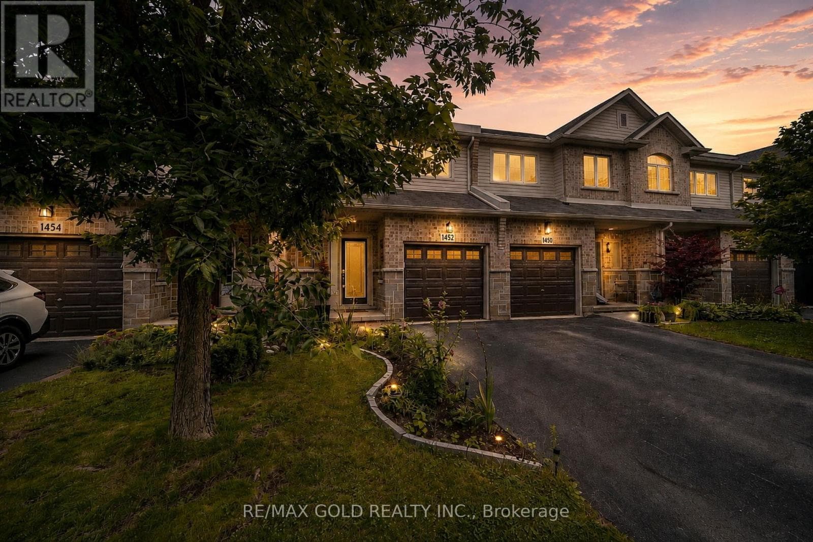 Single Family at 1452 Baseline Road, Hamilton (Stoney Creek), Ontario - Photo 2 - RE/MAX Garden City Realty
