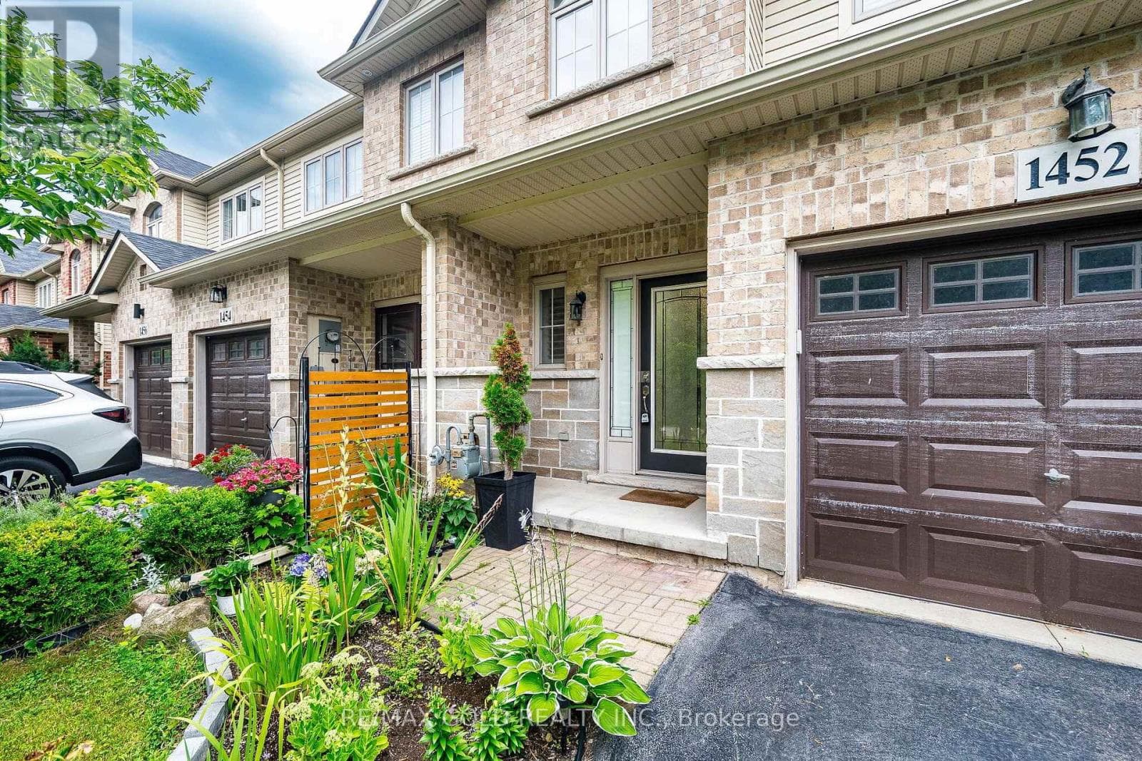 Single Family at 1452 Baseline Road, Hamilton (Stoney Creek), Ontario - Photo 4 - RE/MAX Garden City Realty