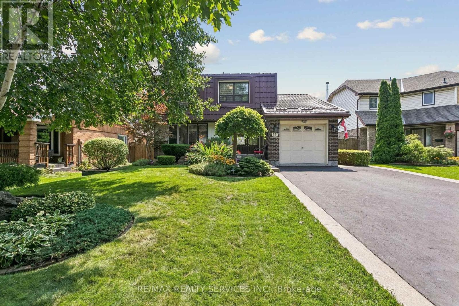 11 Longbourne Crescent