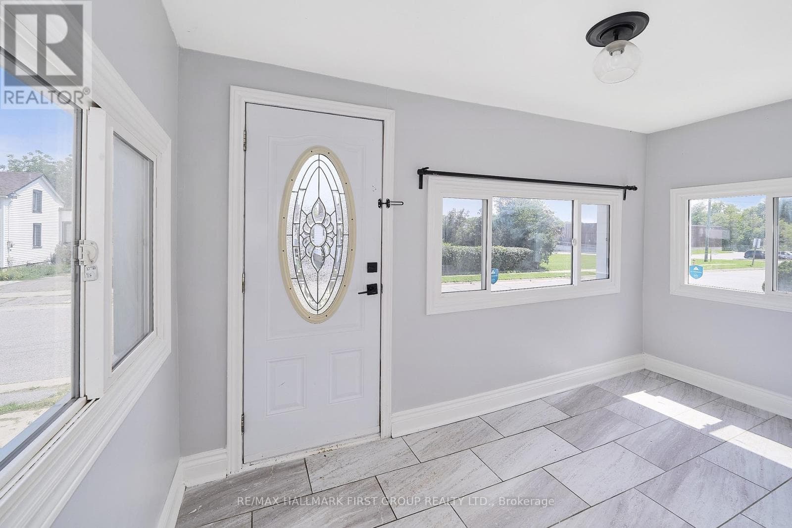 Single Family at 314 Nassau Street, Oshawa (Vanier), Ontario - Photo 5 - RE/MAX Garden City Realty