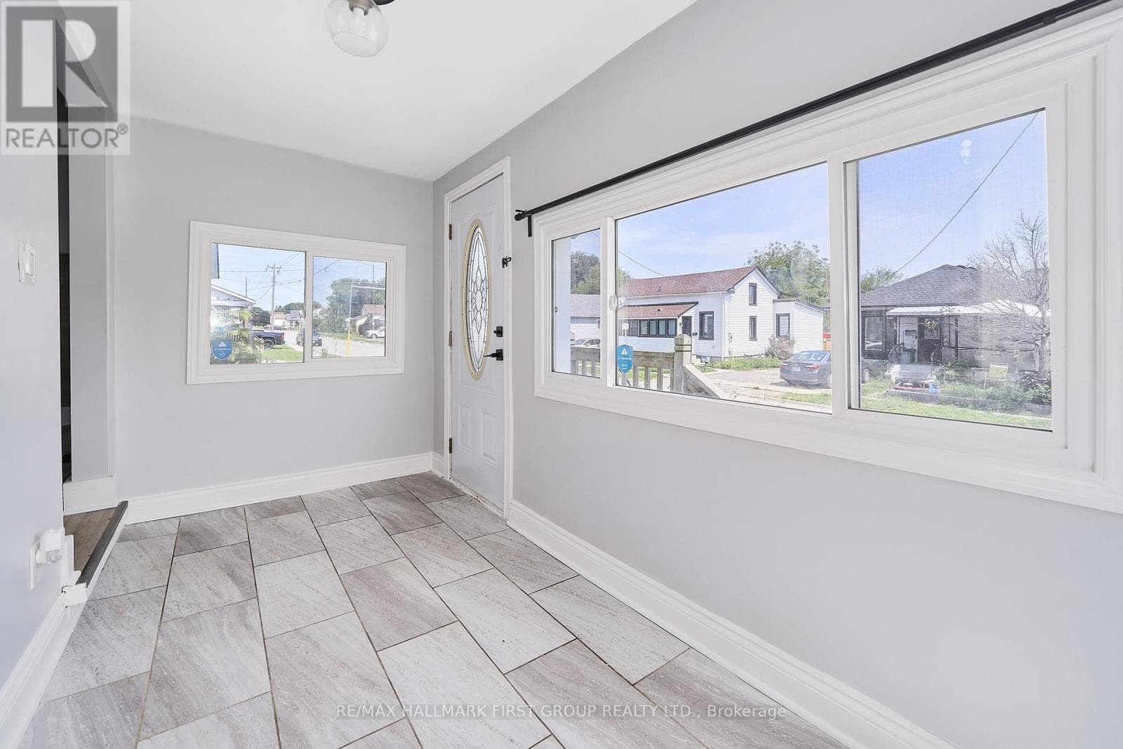 Single Family at 314 Nassau Street, Oshawa (Vanier), Ontario - Photo 6 - RE/MAX Garden City Realty