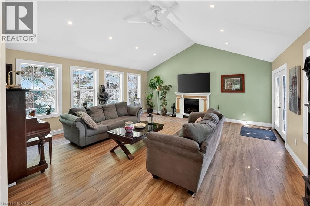 Single Family at 323 REGIONAL 20 Road, Pelham, Ontario - Photo 3 - RE/MAX Garden City Realty