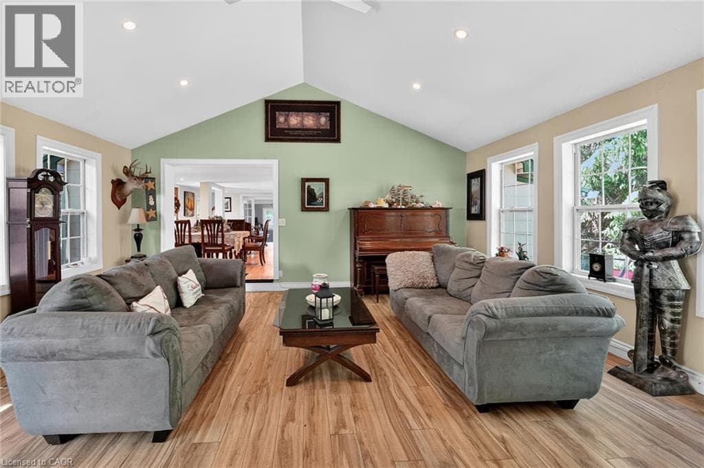 Single Family at 323 REGIONAL 20 Road, Pelham, Ontario - Photo 4 - RE/MAX Garden City Realty