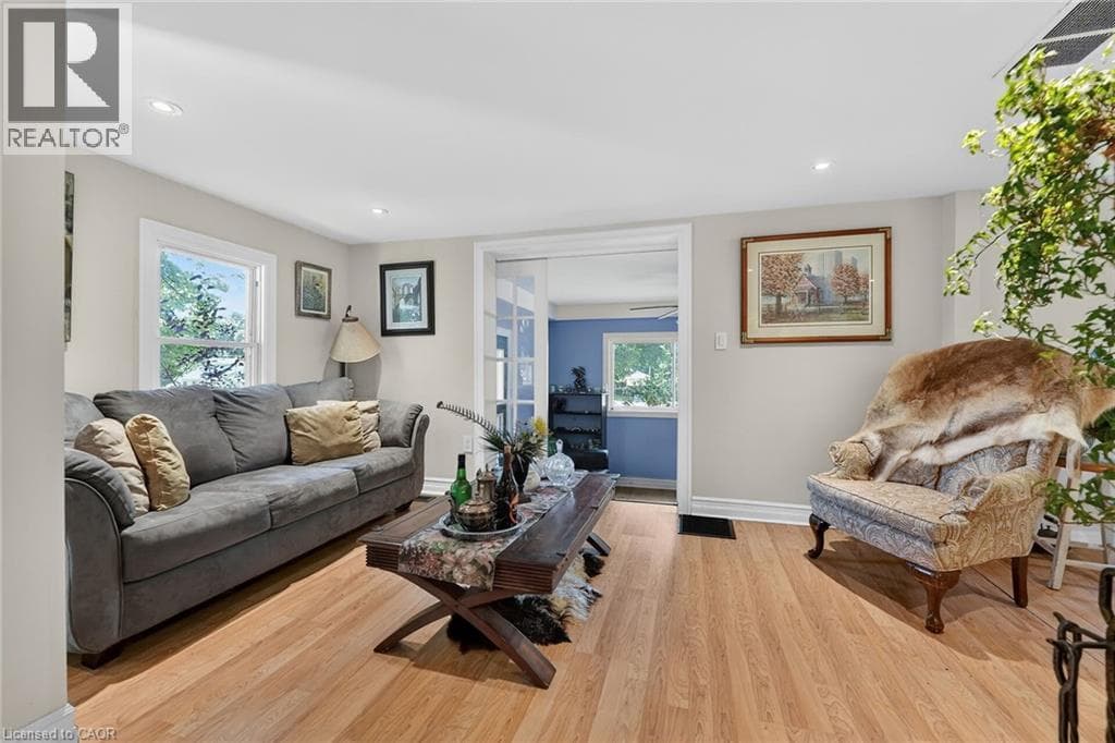 Single Family at 323 REGIONAL 20 Road, Pelham, Ontario - Photo 8 - RE/MAX Garden City Realty