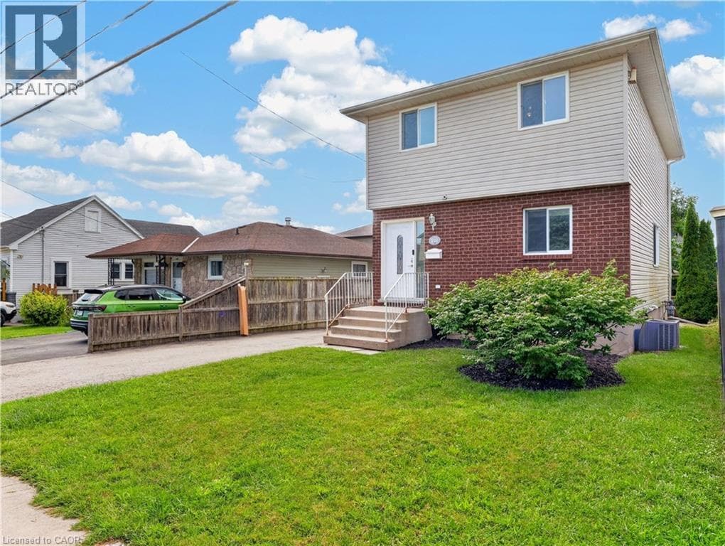 Single Family at 211 MORTON Street, Thorold, Ontario - Photo 3 - RE/MAX Garden City Realty