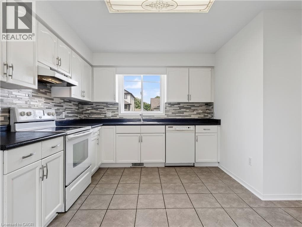 Single Family at 211 MORTON Street, Thorold, Ontario - Photo 10 - RE/MAX Garden City Realty