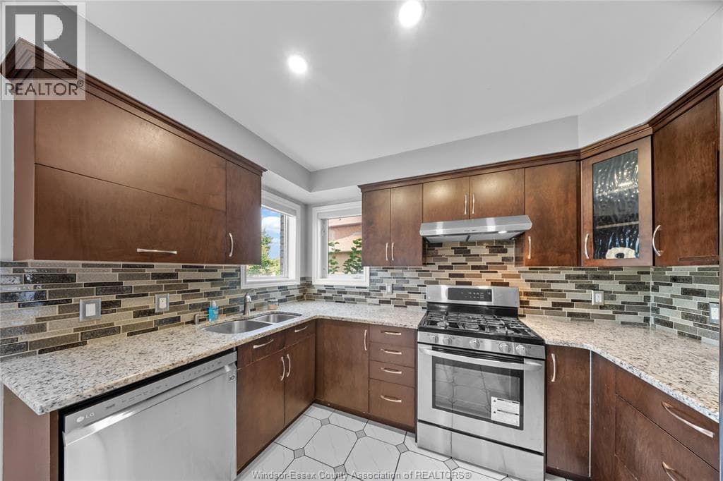 Single Family at 4629 TOURNAMENT, Windsor, Ontario - Photo 10 - RE/MAX Garden City Realty