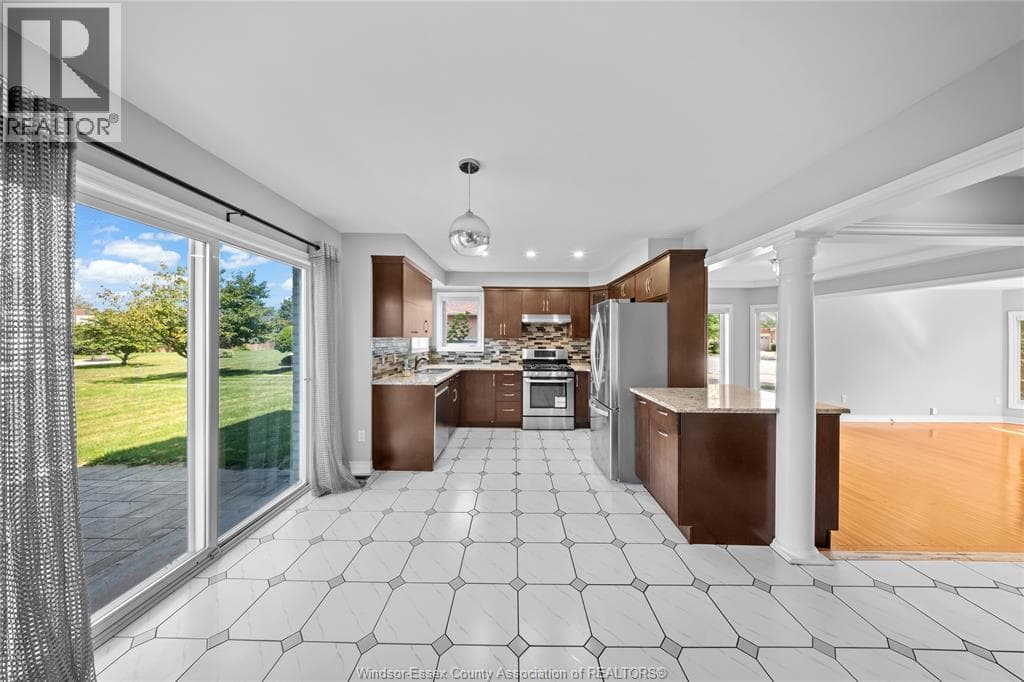 Single Family at 4629 TOURNAMENT, Windsor, Ontario - Photo 7 - RE/MAX Garden City Realty