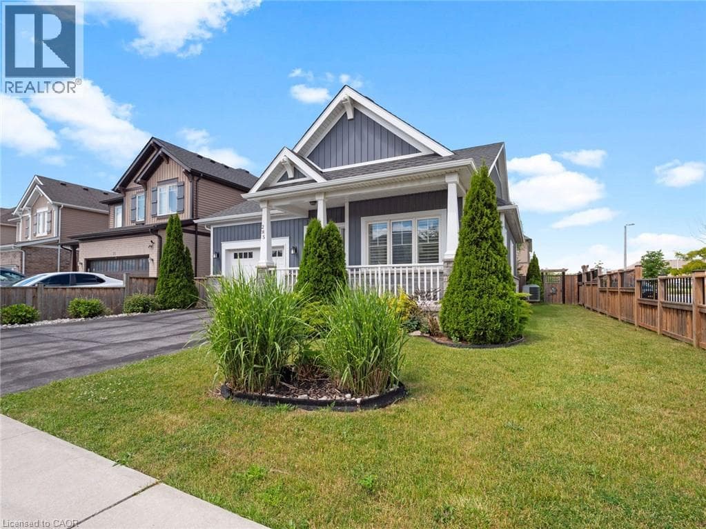 Single Family at 285 SOUTH PELHAM Road, Welland, Ontario - Photo 4 - RE/MAX Garden City Realty
