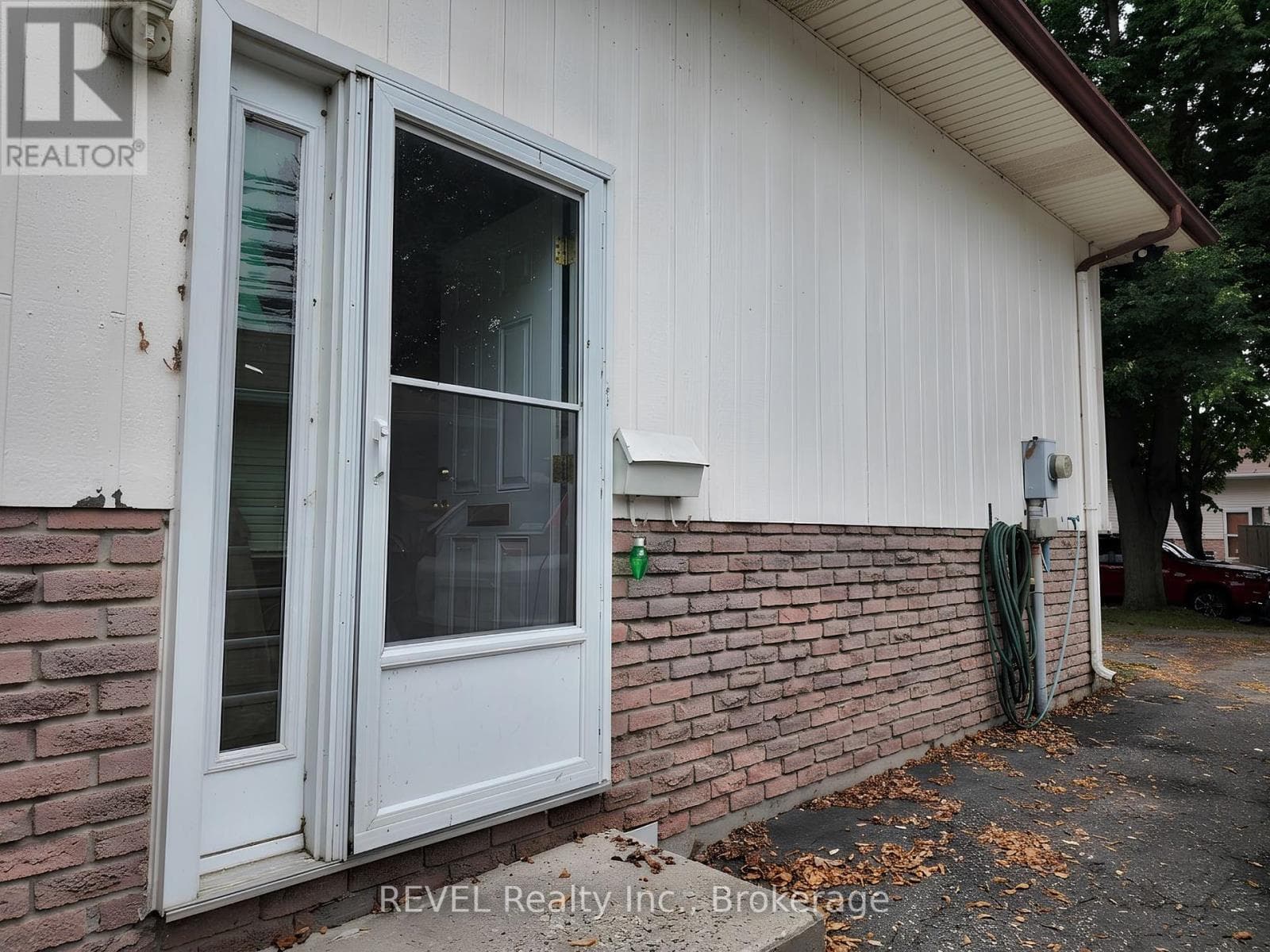 Single Family at Main- 62 Elma Street, St. Catharines (Lakeport), Ontario - Photo 2 - RE/MAX Garden City Realty