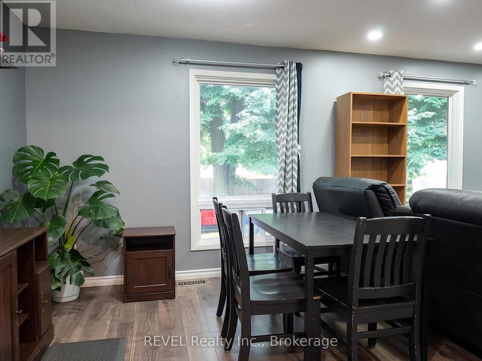 Single Family at Main- 62 Elma Street, St. Catharines (Lakeport), Ontario - Photo 4 - RE/MAX Garden City Realty