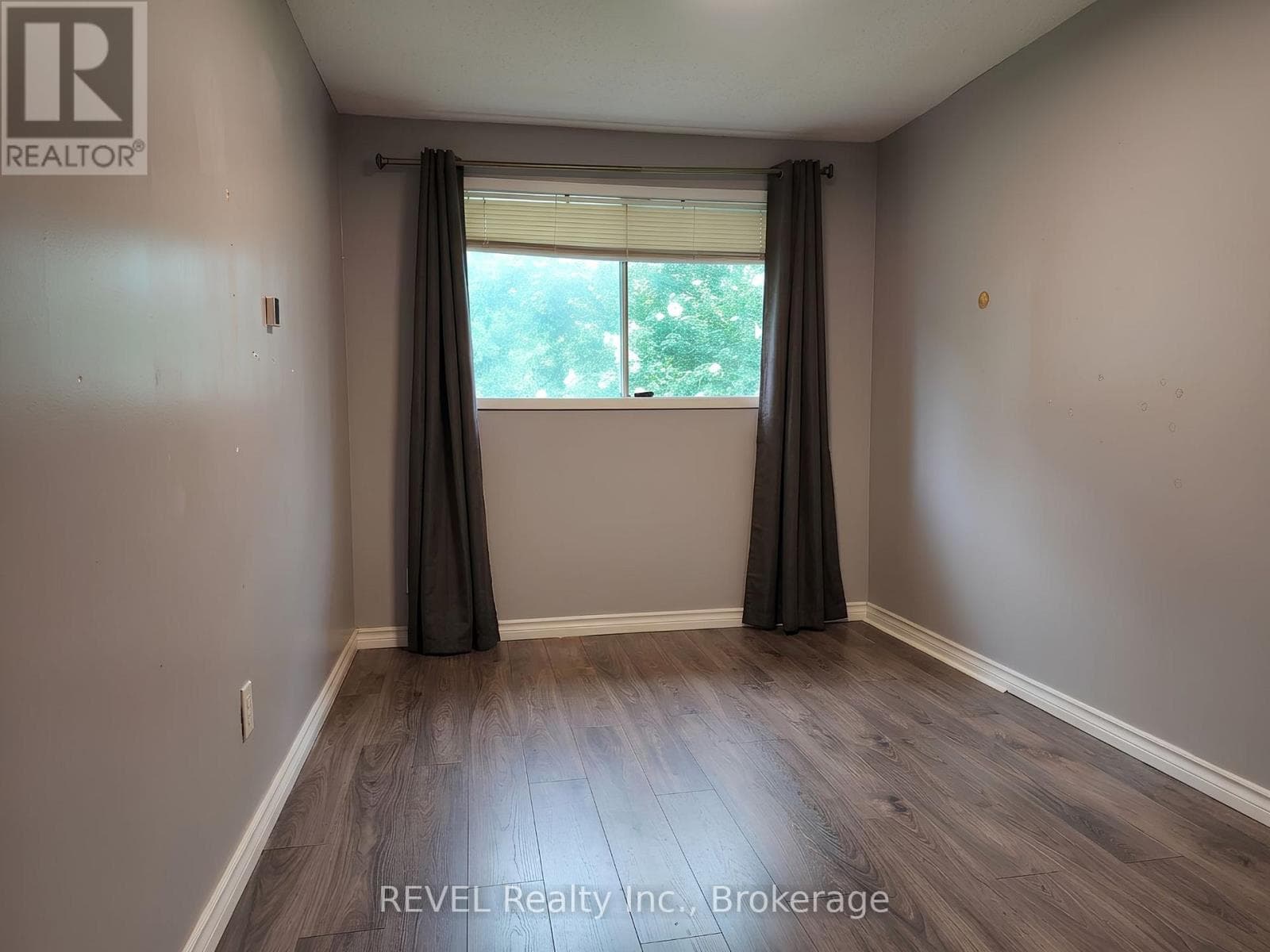 Single Family at Main- 62 Elma Street, St. Catharines (Lakeport), Ontario - Photo 8 - RE/MAX Garden City Realty