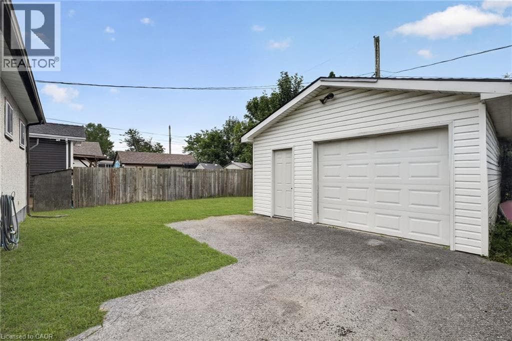 Single Family at 333 SIMPSON Avenue, Welland, Ontario - Photo 2 - RE/MAX Garden City Realty