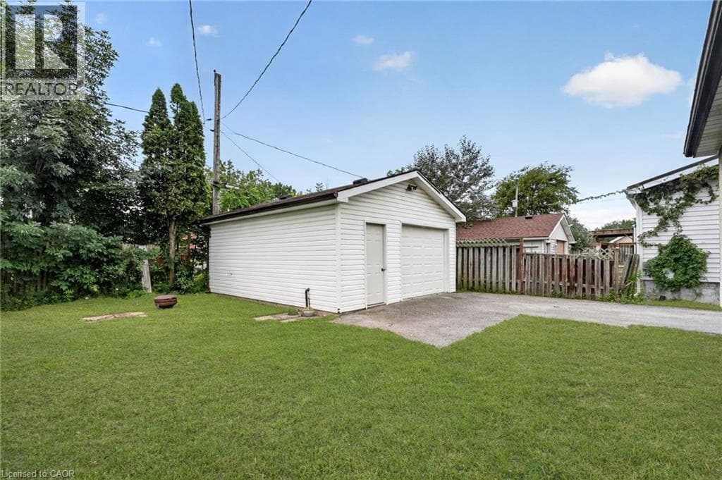 Single Family at 333 SIMPSON Avenue, Welland, Ontario - Photo 3 - RE/MAX Garden City Realty