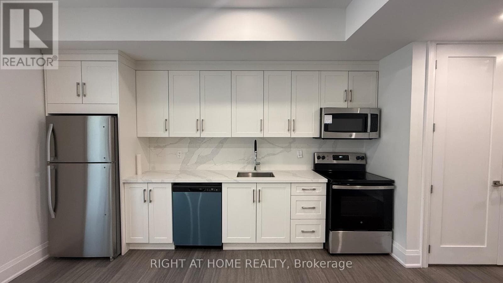 Single Family at Lower- 21 Antonio Court, Toronto (Humber Summit), Ontario - Photo 10 - RE/MAX Garden City Realty