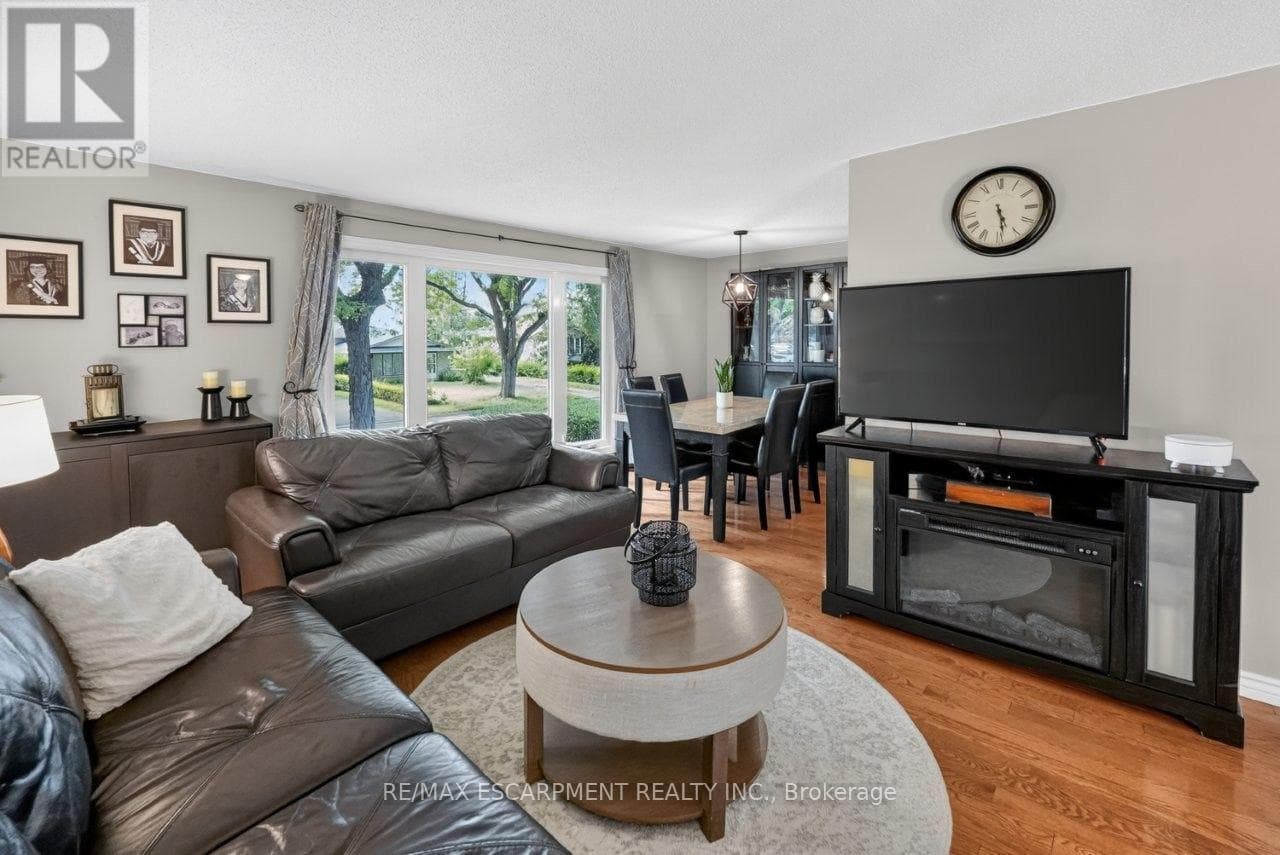 Single Family at 14 Woodeden Road, Grimsby (Grimsby Beach), Ontario - Photo 6 - RE/MAX Garden City Realty