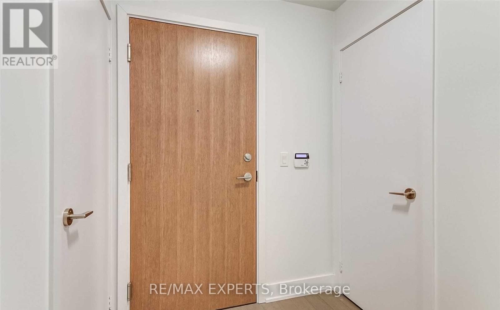 Single Family at 450- 20 Shore Breeze Drive, Toronto (Mimico), Ontario - Photo 6 - RE/MAX Garden City Realty