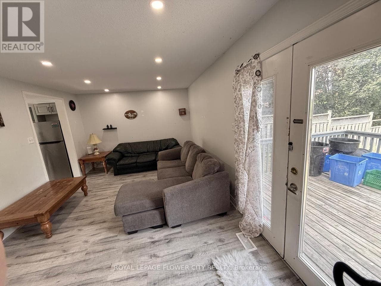 Single Family at 291 Fleming Drive, London East (East D), Ontario - Photo 3 - RE/MAX Garden City Realty