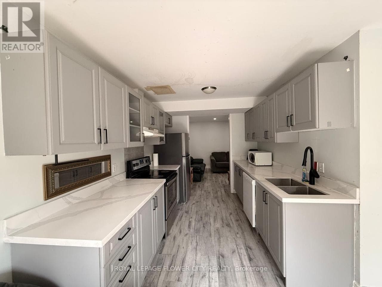 Single Family at 291 Fleming Drive, London East (East D), Ontario - Photo 6 - RE/MAX Garden City Realty