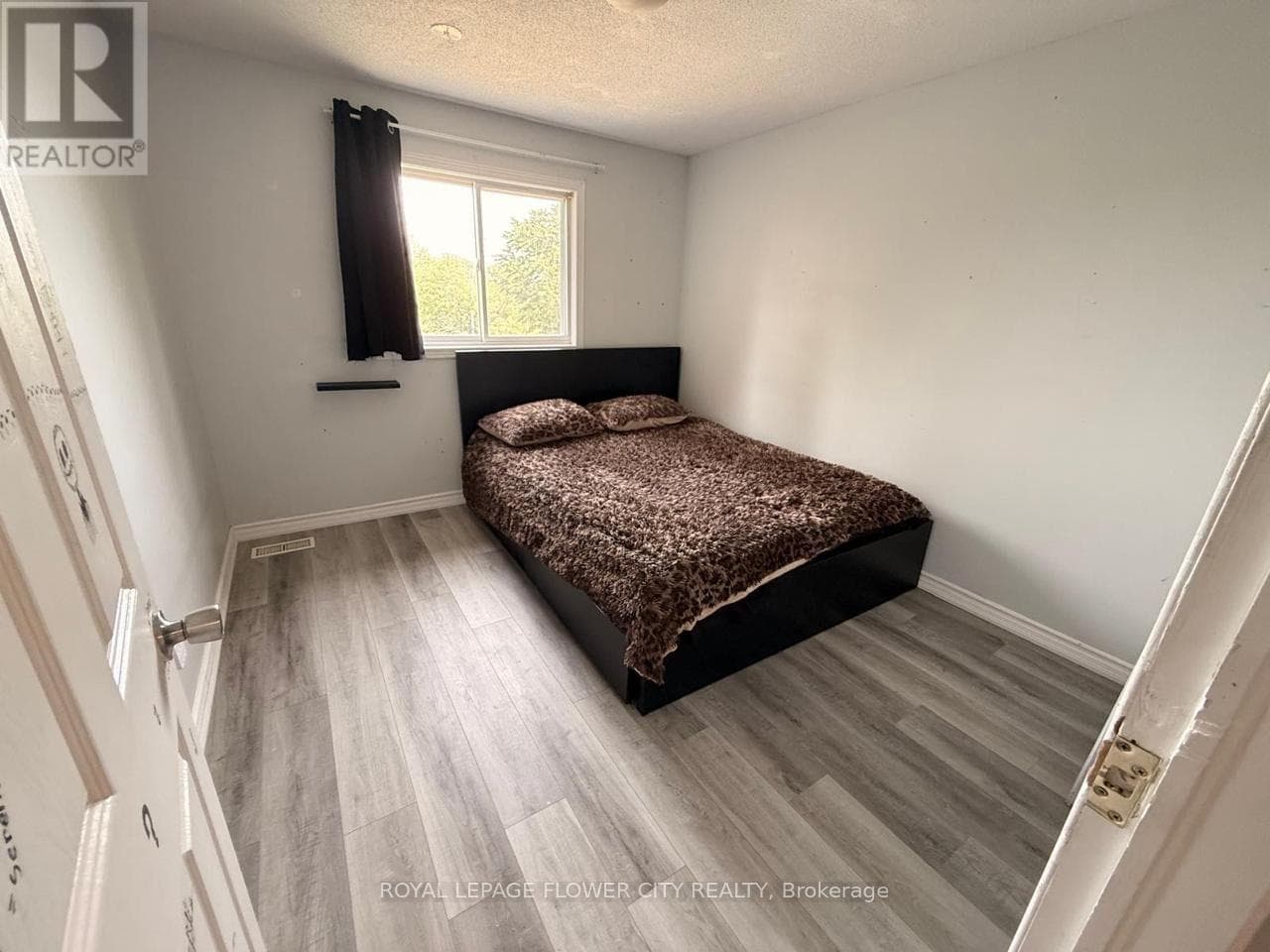 Single Family at 291 Fleming Drive, London East (East D), Ontario - Photo 7 - RE/MAX Garden City Realty