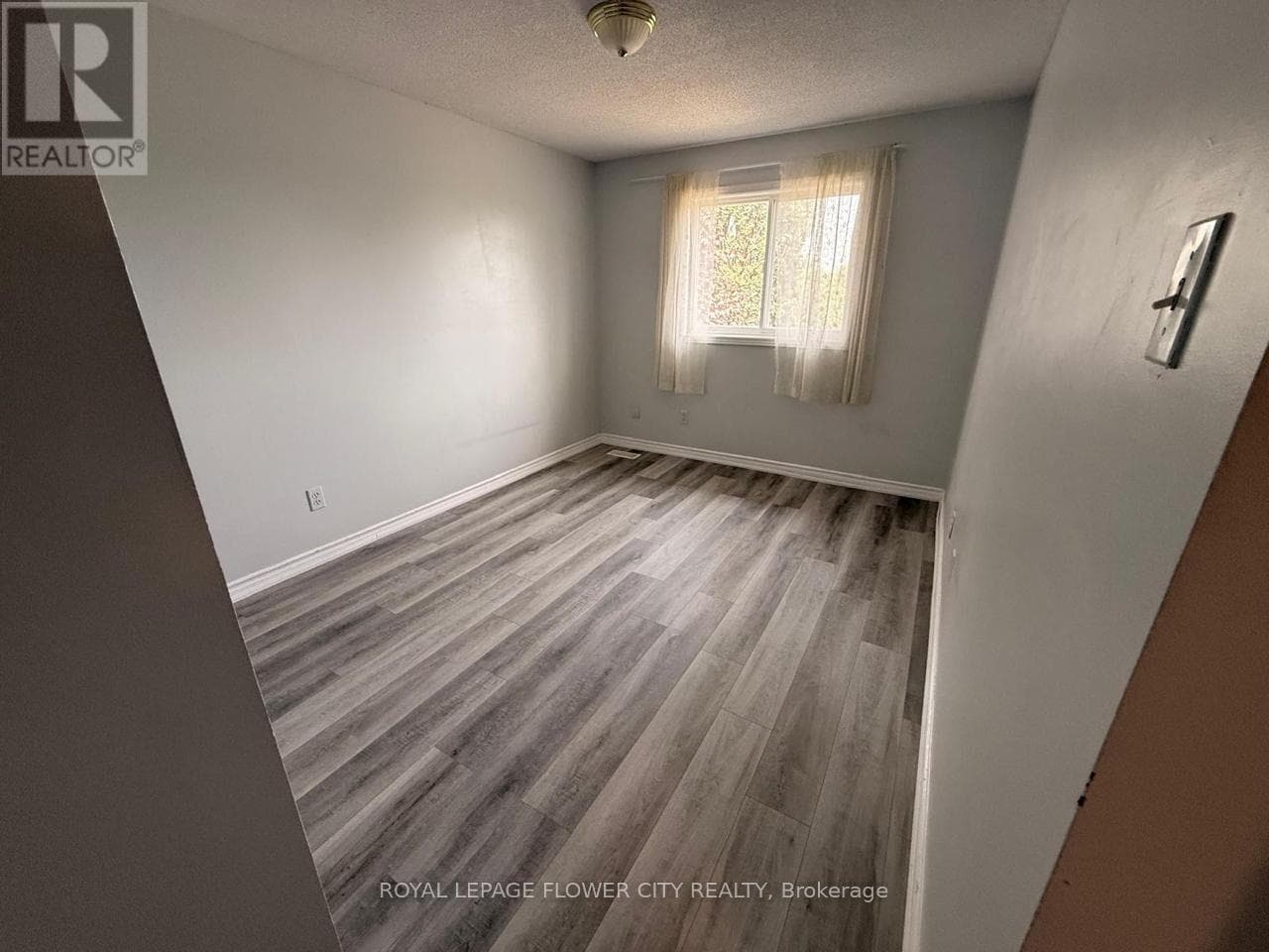 Single Family at 291 Fleming Drive, London East (East D), Ontario - Photo 8 - RE/MAX Garden City Realty