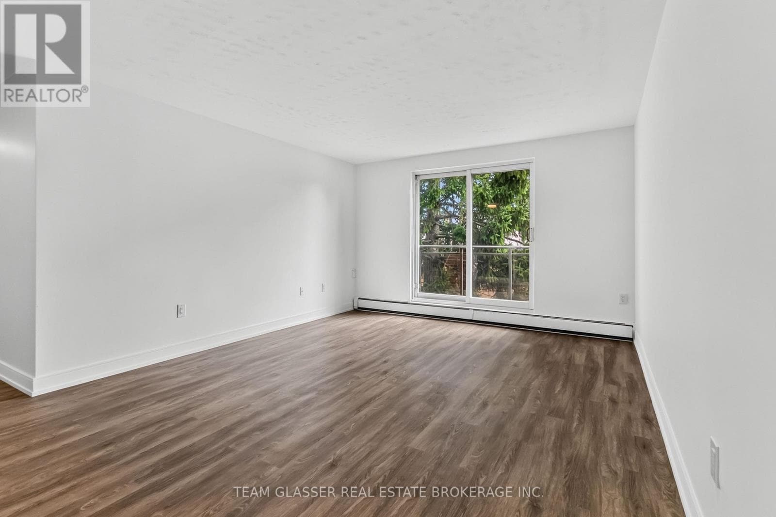Single Family at 212- 735 Wonderland Road, London South (South M), Ontario - Photo 3 - RE/MAX Garden City Realty
