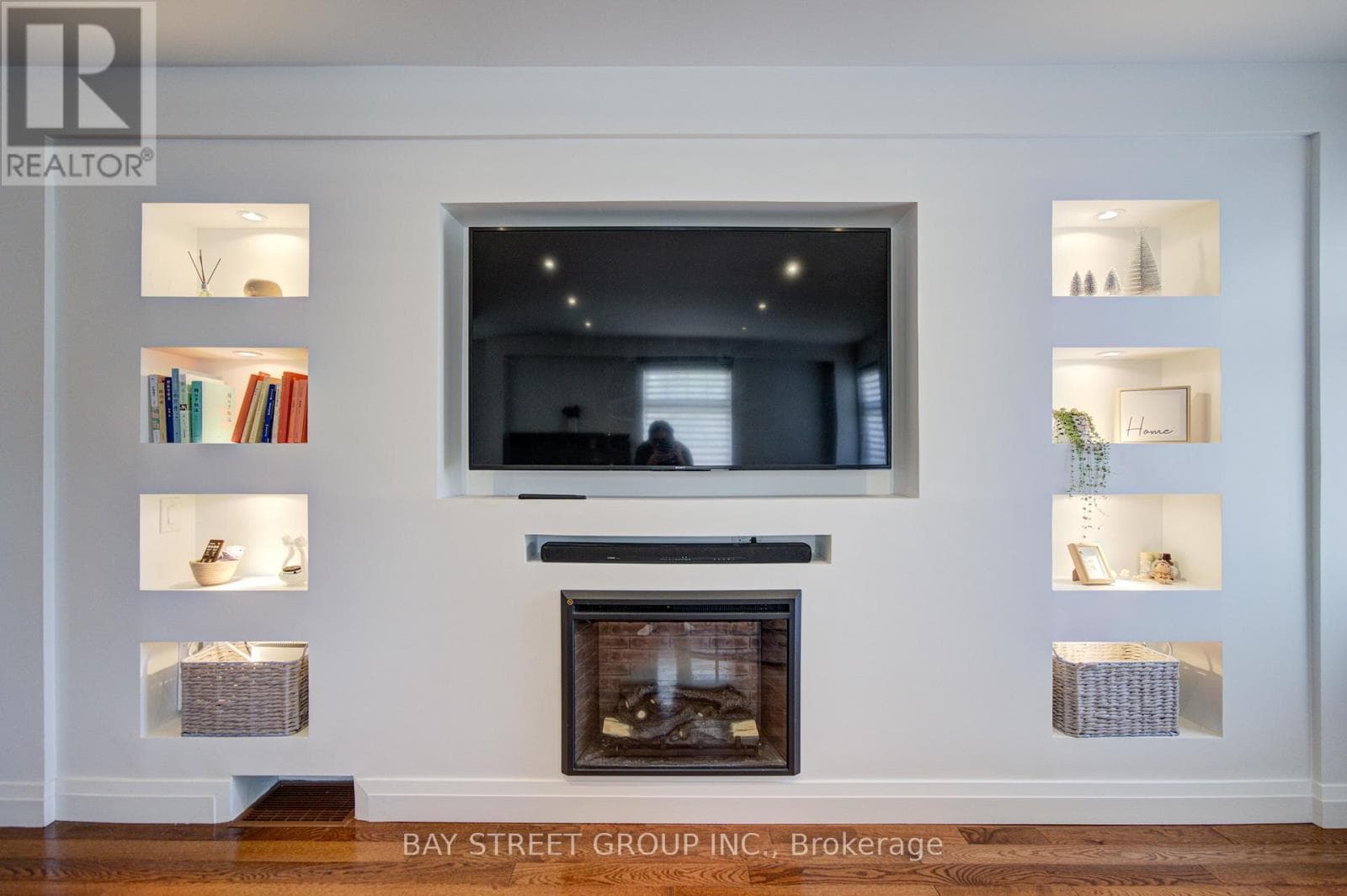 Single Family at 95 Hopedale Avenue, Toronto (Broadview North), Ontario - Photo 7 - RE/MAX Garden City Realty