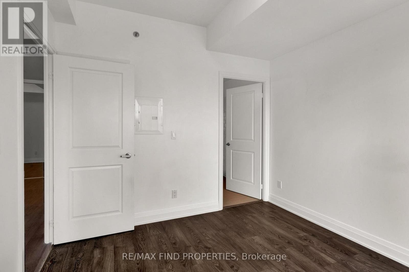 Single Family at 1504- 55 Speers Road, Oakville (CO Central), Ontario - Photo 10 - RE/MAX Garden City Realty