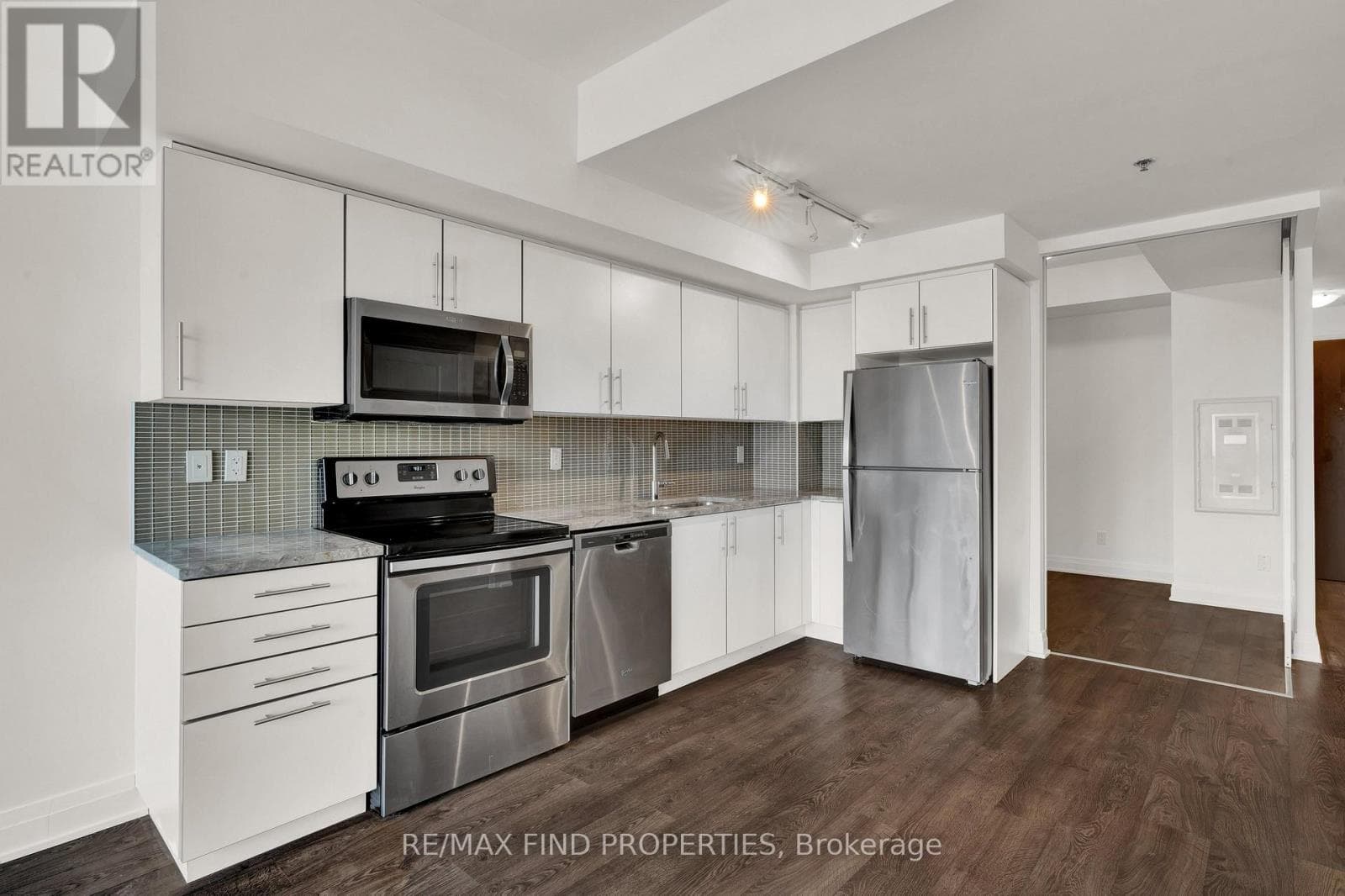 Single Family at 1504- 55 Speers Road, Oakville (CO Central), Ontario - Photo 7 - RE/MAX Garden City Realty