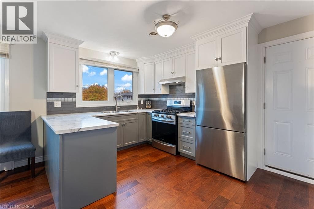 Single Family at 21 JANET Street, Port Colborne, Ontario - Photo 6 - RE/MAX Garden City Realty