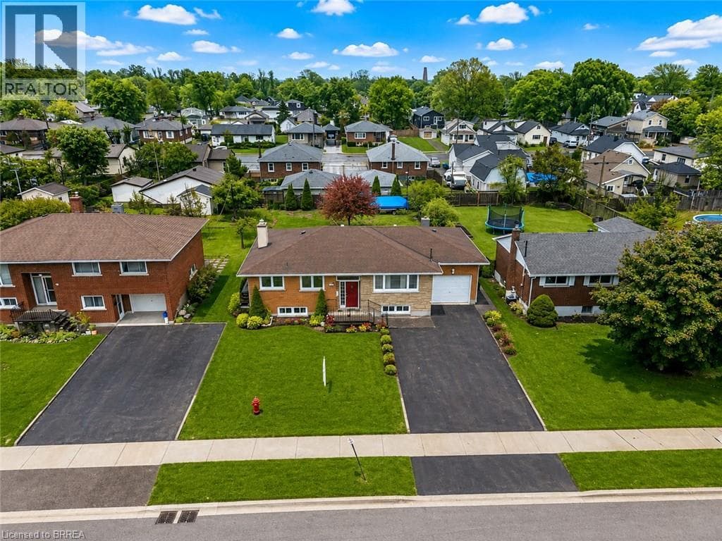 Single Family at 21 JANET Street, Port Colborne, Ontario - Photo 2 - RE/MAX Garden City Realty