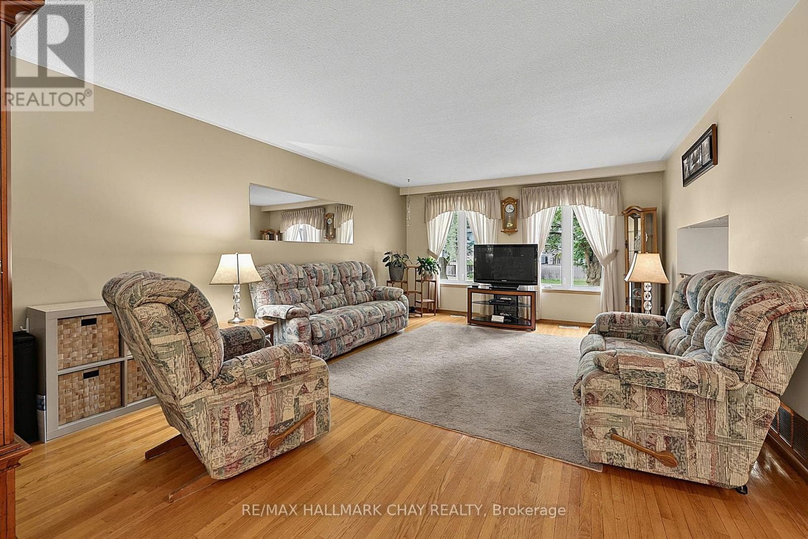 Single Family at 11 Second Street, New Tecumseth (Beeton), Ontario - Photo 4 - RE/MAX Garden City Realty