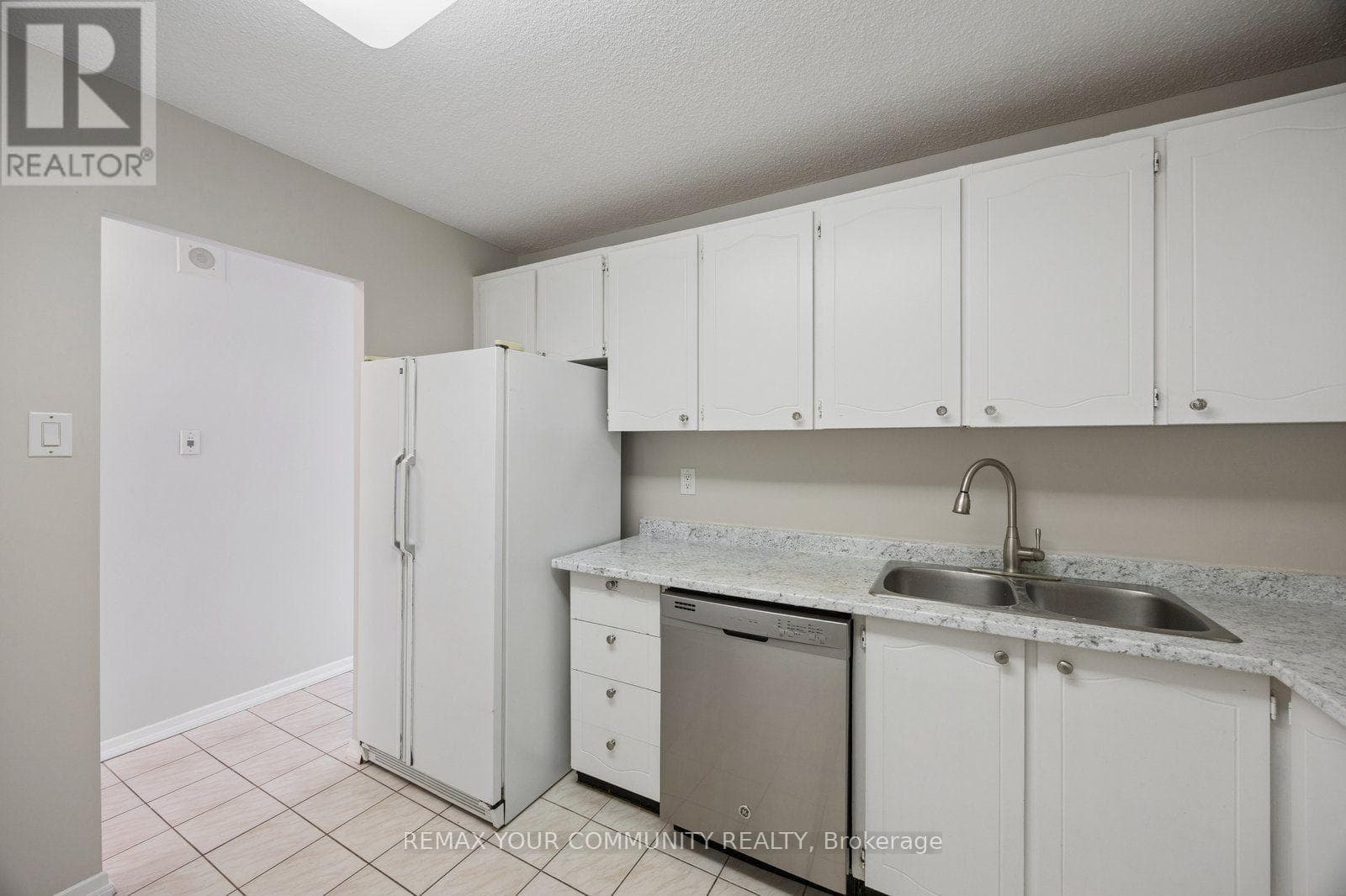 Single Family at 804- 10 Tangreen Court, Toronto (Newtonbrook West), Ontario - Photo 3 - RE/MAX Garden City Realty