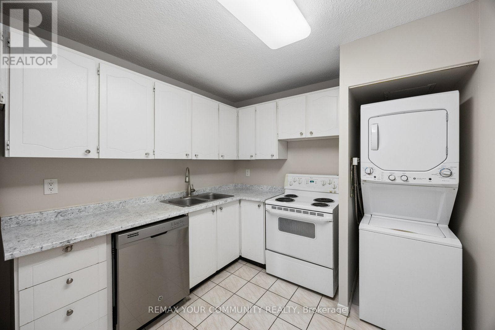Single Family at 804- 10 Tangreen Court, Toronto (Newtonbrook West), Ontario - Photo 4 - RE/MAX Garden City Realty