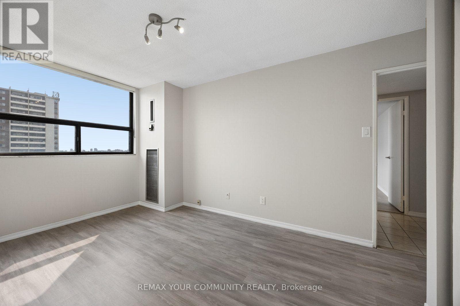 Single Family at 804- 10 Tangreen Court, Toronto (Newtonbrook West), Ontario - Photo 7 - RE/MAX Garden City Realty