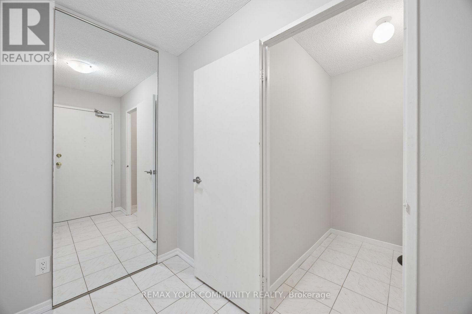 Single Family at 804- 10 Tangreen Court, Toronto (Newtonbrook West), Ontario - Photo 9 - RE/MAX Garden City Realty