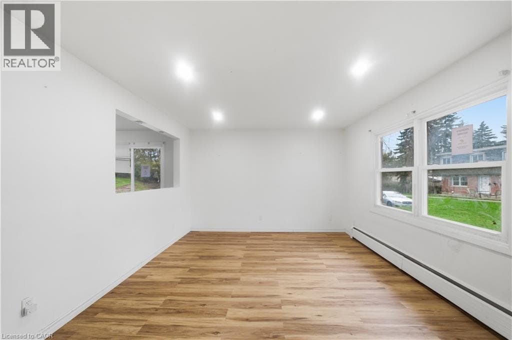 Single Family at 10- 76 BORDEN Parkway, Kitchener, Ontario - Photo 6 - RE/MAX Garden City Realty