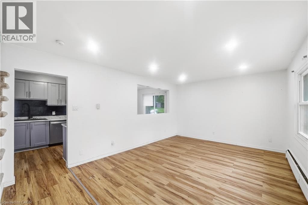 Single Family at 10- 76 BORDEN Parkway, Kitchener, Ontario - Photo 7 - RE/MAX Garden City Realty