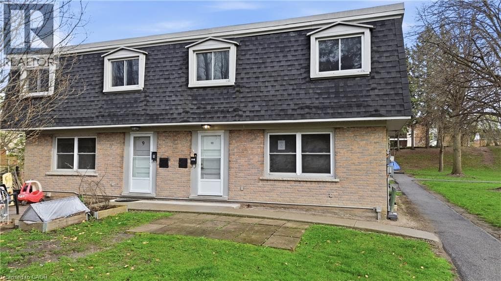 Single Family at 10- 76 BORDEN Parkway, Kitchener, Ontario - Photo 2 - RE/MAX Garden City Realty