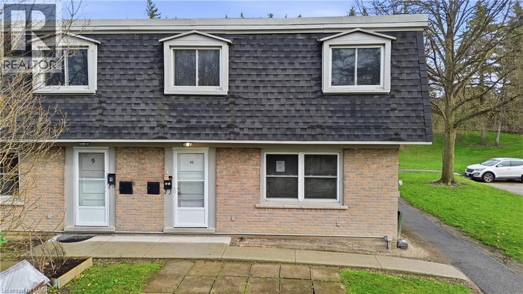 Single Family at 10- 76 BORDEN Parkway, Kitchener, Ontario - Photo 3 - RE/MAX Garden City Realty
