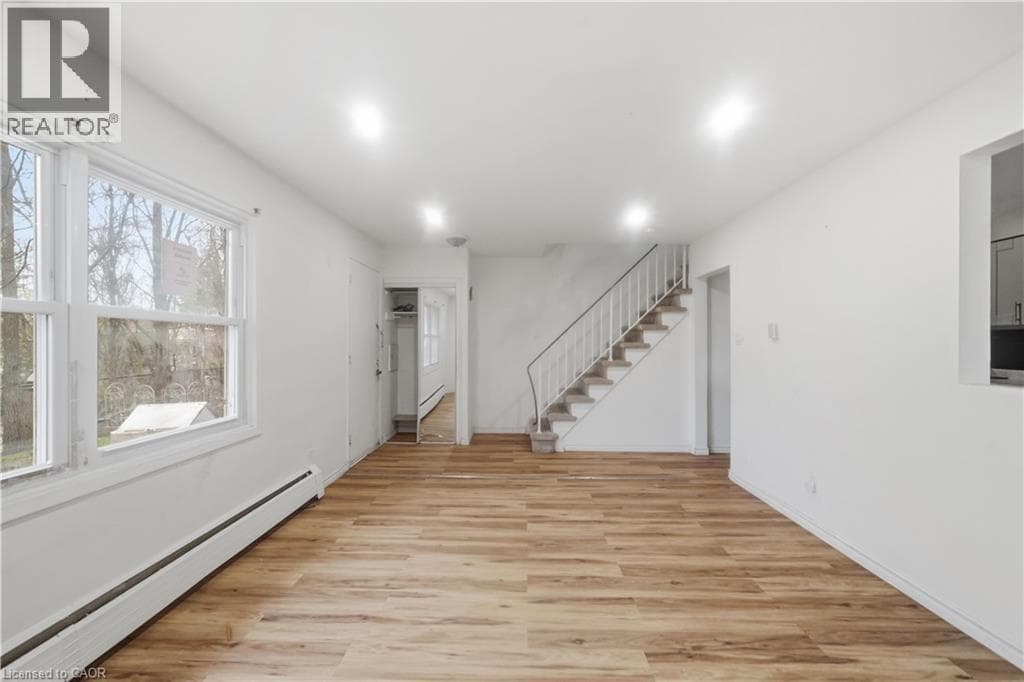 Single Family at 10- 76 BORDEN Parkway, Kitchener, Ontario - Photo 4 - RE/MAX Garden City Realty