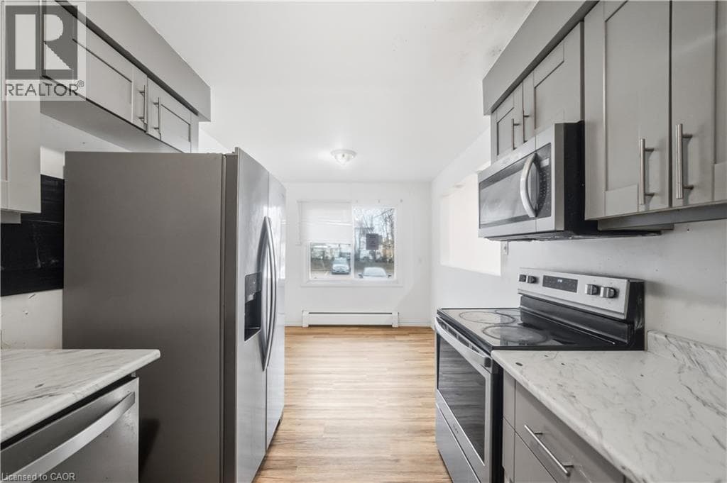 Single Family at 10- 76 BORDEN Parkway, Kitchener, Ontario - Photo 9 - RE/MAX Garden City Realty