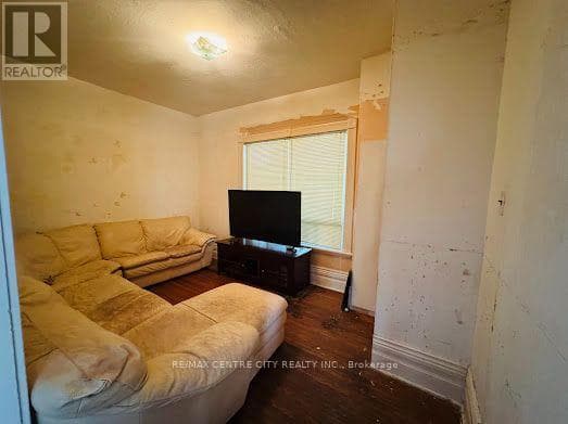 Single Family at 122 Inkerman Street, London East (East L), Ontario - Photo 6 - RE/MAX Garden City Realty