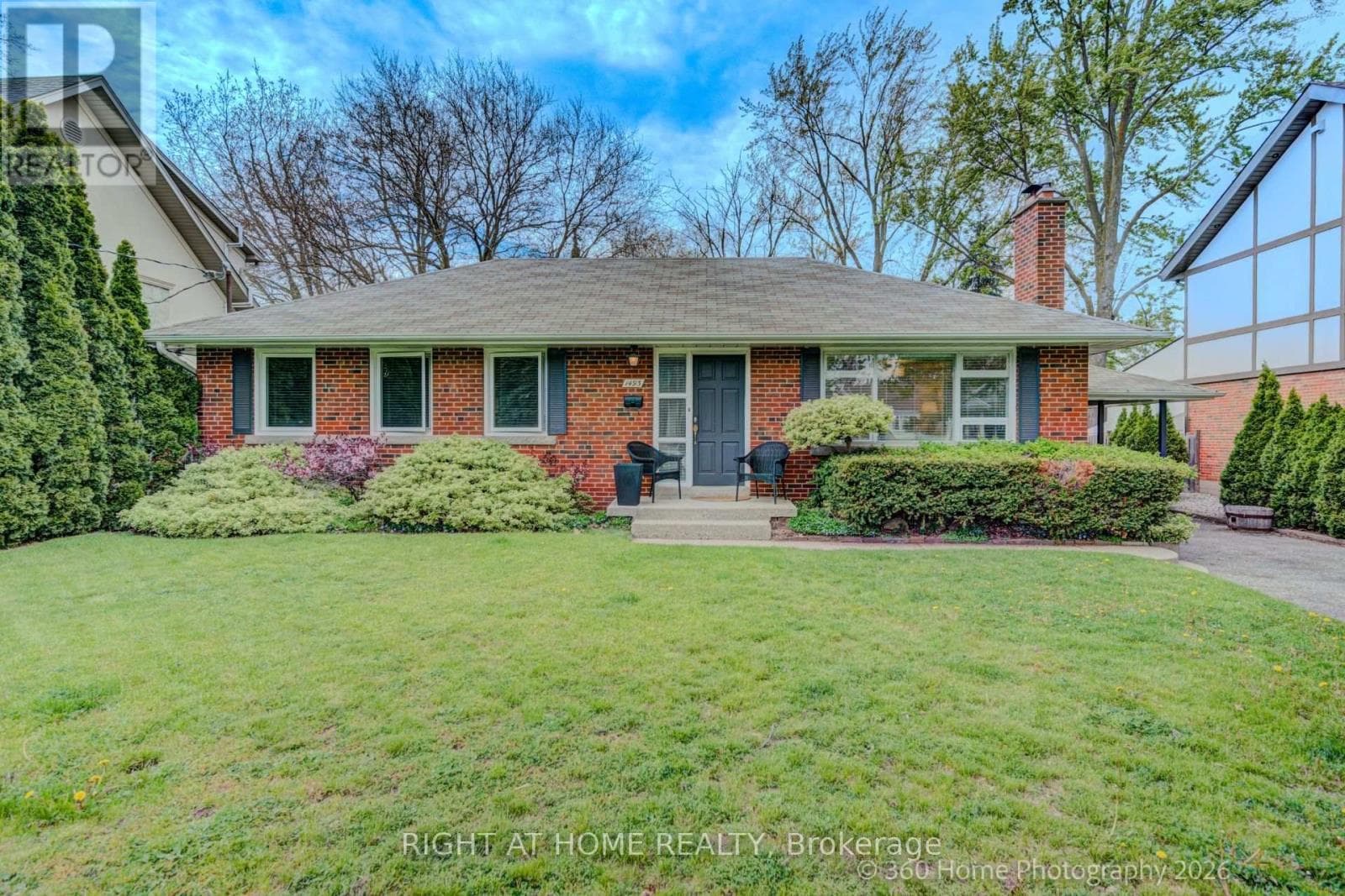 Single Family at 1493 Constance Drive, Oakville (MO Morrison), Ontario - Photo 3 - RE/MAX Garden City Realty