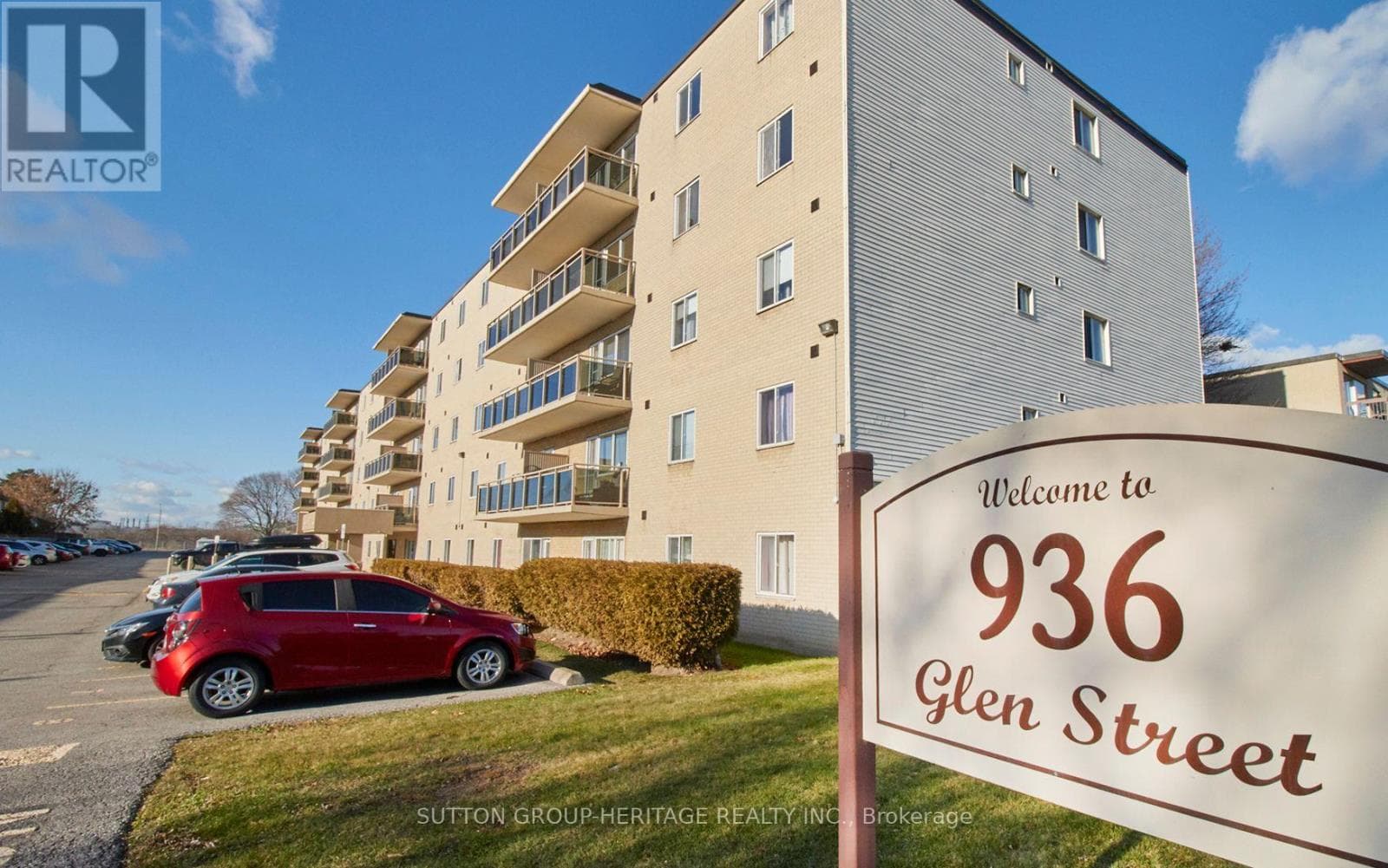 301- 936 Glen Street