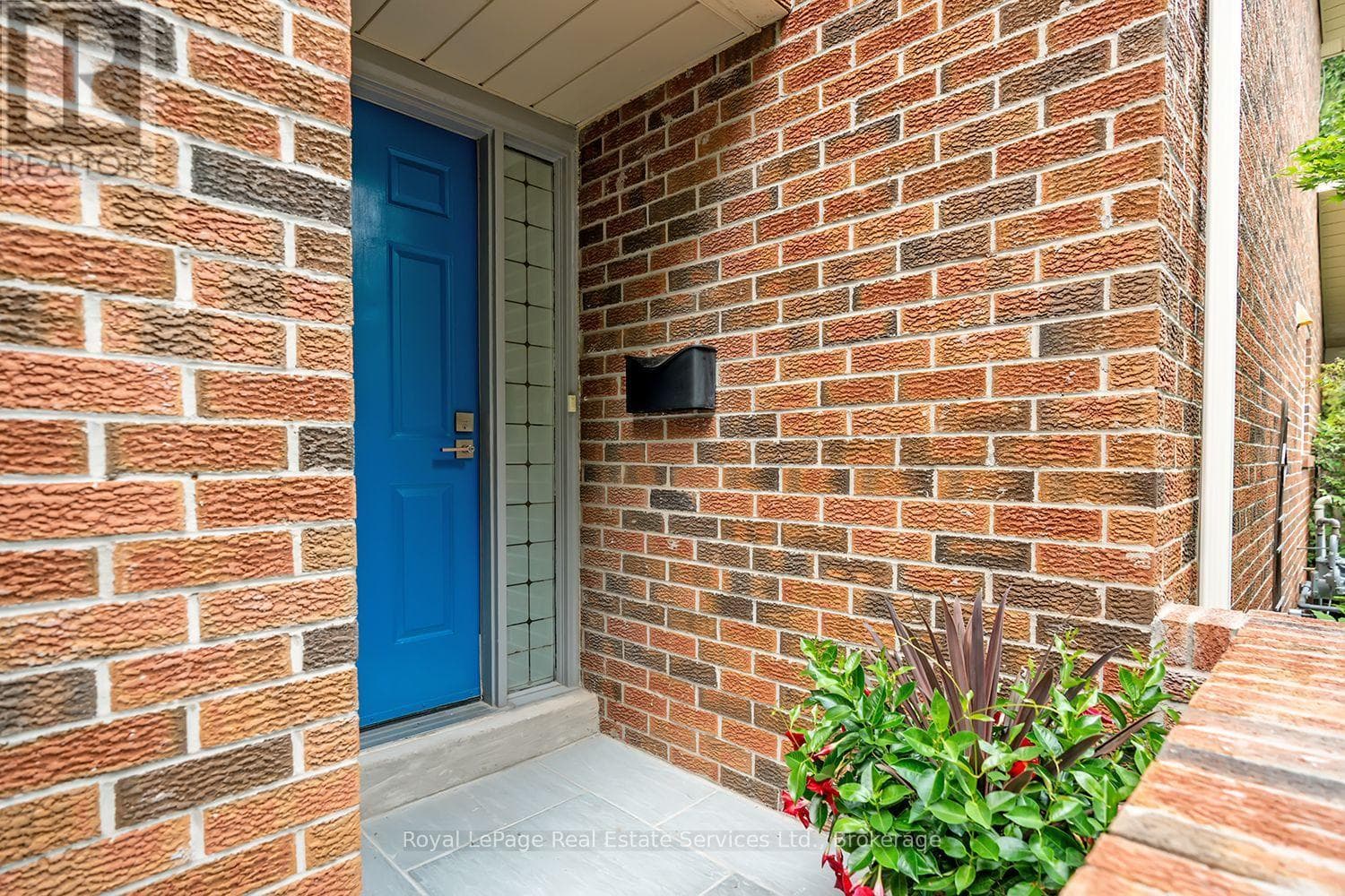Single Family at 1194 Potters Wheel Crescent, Oakville (GA Glen Abbey), Ontario - Photo 3 - RE/MAX Garden City Realty