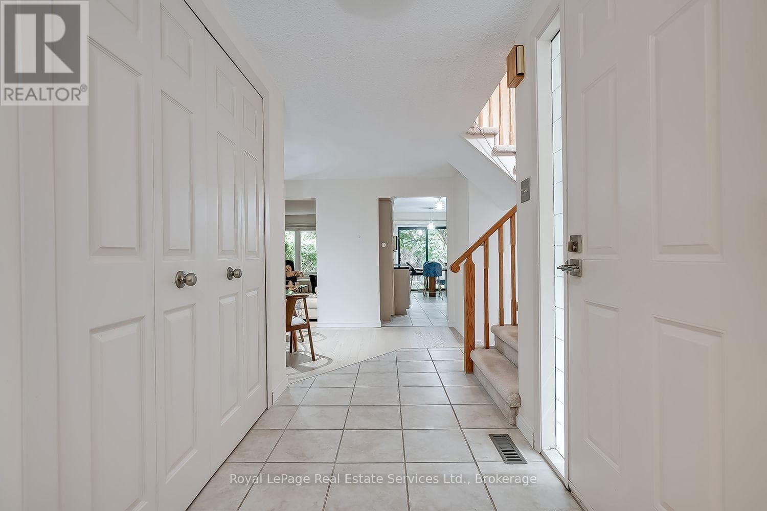 Single Family at 1194 Potters Wheel Crescent, Oakville (GA Glen Abbey), Ontario - Photo 7 - RE/MAX Garden City Realty