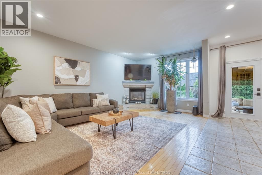 Single Family at 937 PAVAN, Windsor, Ontario - Photo 10 - RE/MAX Garden City Realty