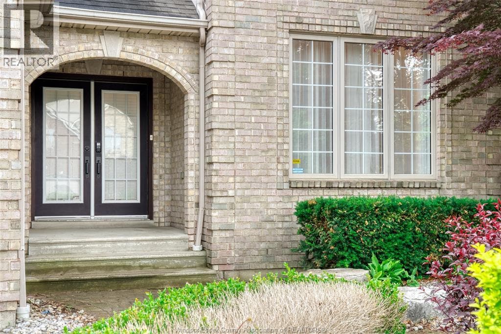 Single Family at 937 PAVAN, Windsor, Ontario - Photo 3 - RE/MAX Garden City Realty