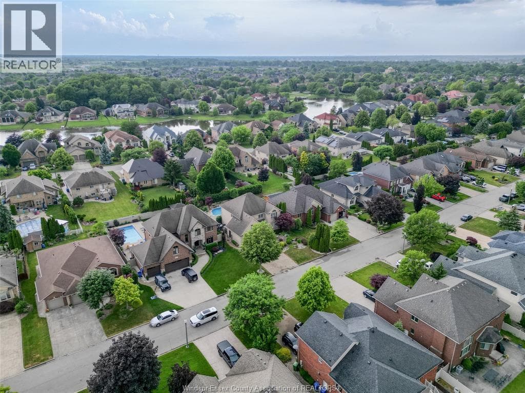 Single Family at 937 PAVAN, Windsor, Ontario - Photo 4 - RE/MAX Garden City Realty